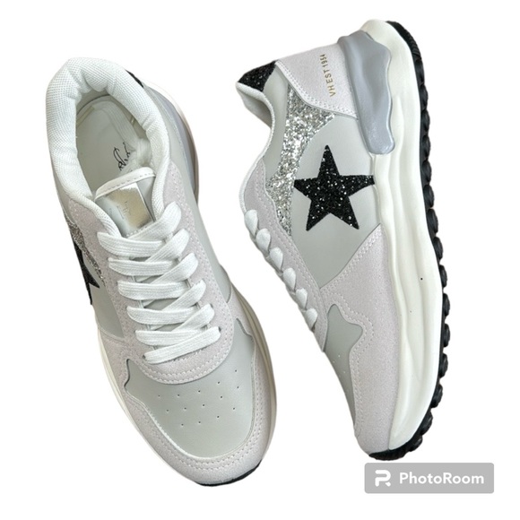 Vintage Havana Women’s Run Fashion Sneakers White Grey Silver - Picture 2 of 6